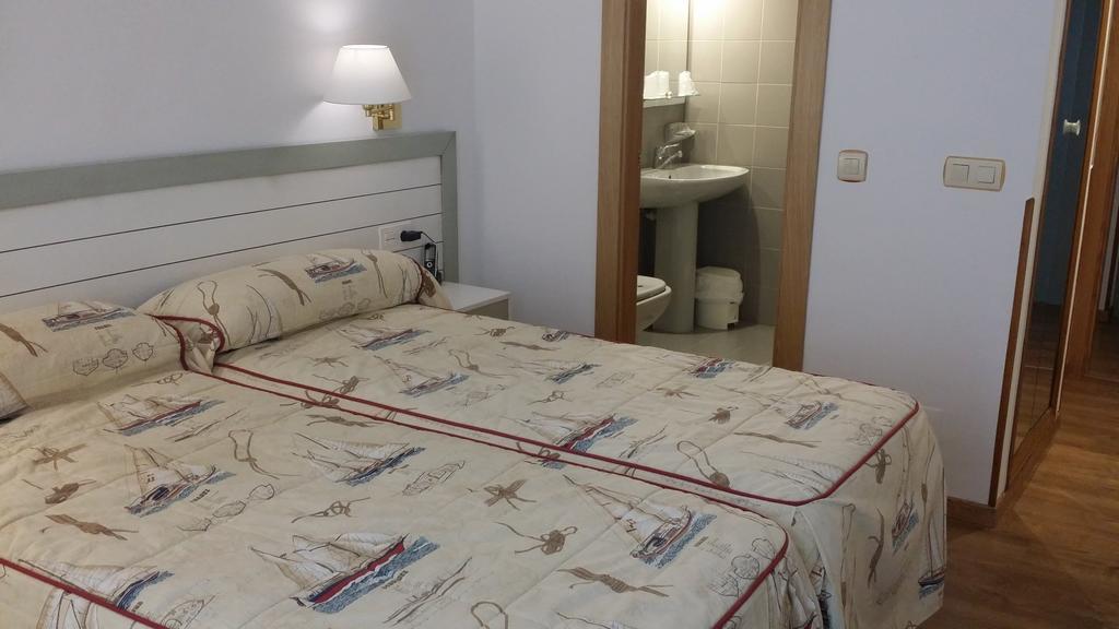 Isabel - Suarez Inclan 38 Hotel Cudillero Room photo