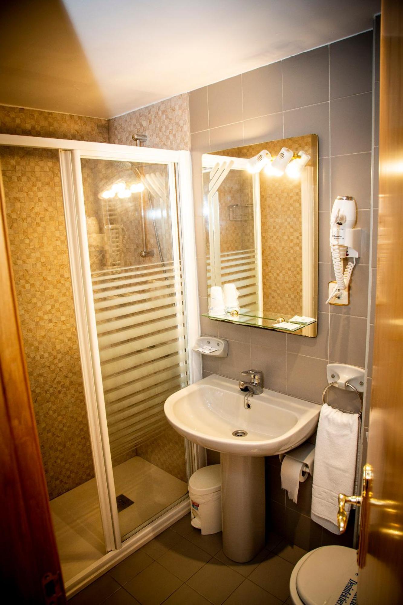Isabel - Suarez Inclan 38 Hotel Cudillero Room photo